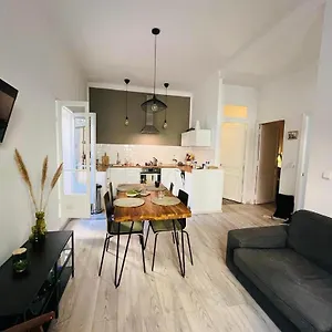https://charmante-3-zimmer-stadtwohnung-strand-nahe-neu-renoviert.fr-provencehotel.com