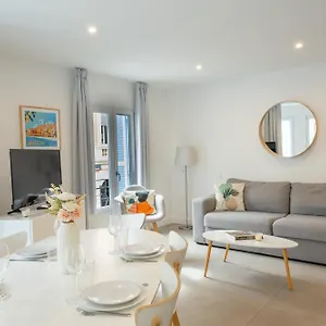 https://republique.fr-provencehotel.com